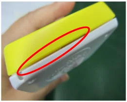 Excessive assembly gap. The long ellipse follows the gap between the yellow and white parts.