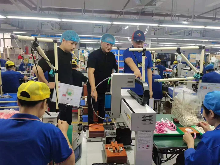 Manufacturing visitor walkthrough — photograph 6