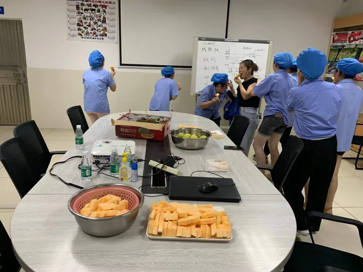 Shared fruit break — photograph 3