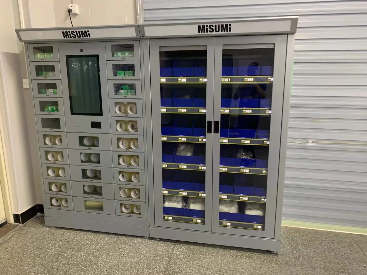 Parts dispensing cabinet