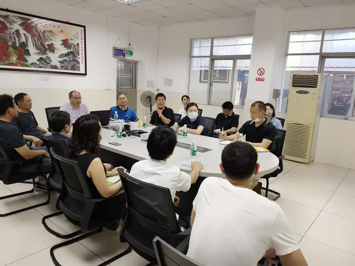 Peer discussion and shared meal