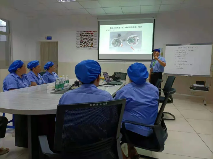 Employee learning session — photograph 6